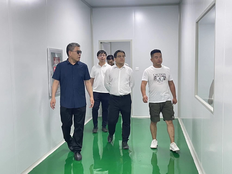 石嘴山市惠農(nóng)區(qū)委副書記、區(qū)長馬仲武 蒞臨寧夏興康恒潤農(nóng)業(yè)科技發(fā)展有限公司指導工作